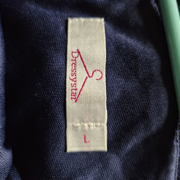 Black dress with short trian - Picture 3 of 3